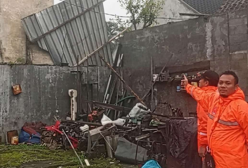 ngentot anyar pentil Beliung Terjang Jabung, Lima Griya Rusak: BPBD Lakukan Penanganan