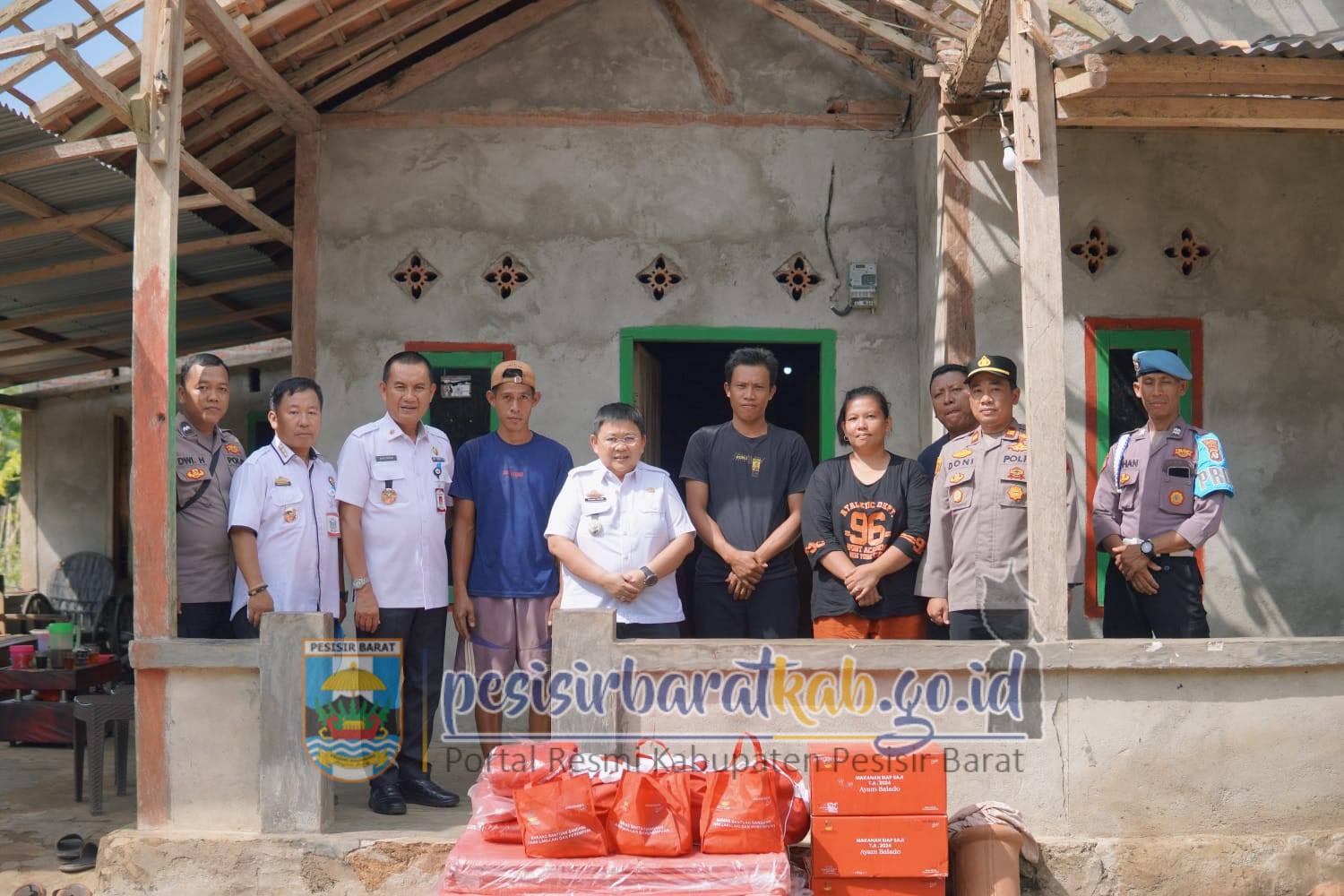 ngentot mutakhir SAMBANGI KORBAN hembusan pentil BELIUNG, WAKIL BUPATI IRAWAN TOPANI SERAHKAN Donasi PERBAIKAN Griya