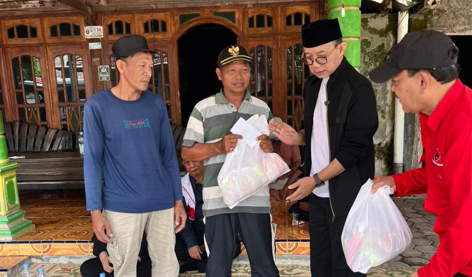 ngentot anyar Personil DPR RI Tinjau Korban pentil Beliung di Ngawi, Salurkan Donasi dan Soroti Mitigasi Musibah