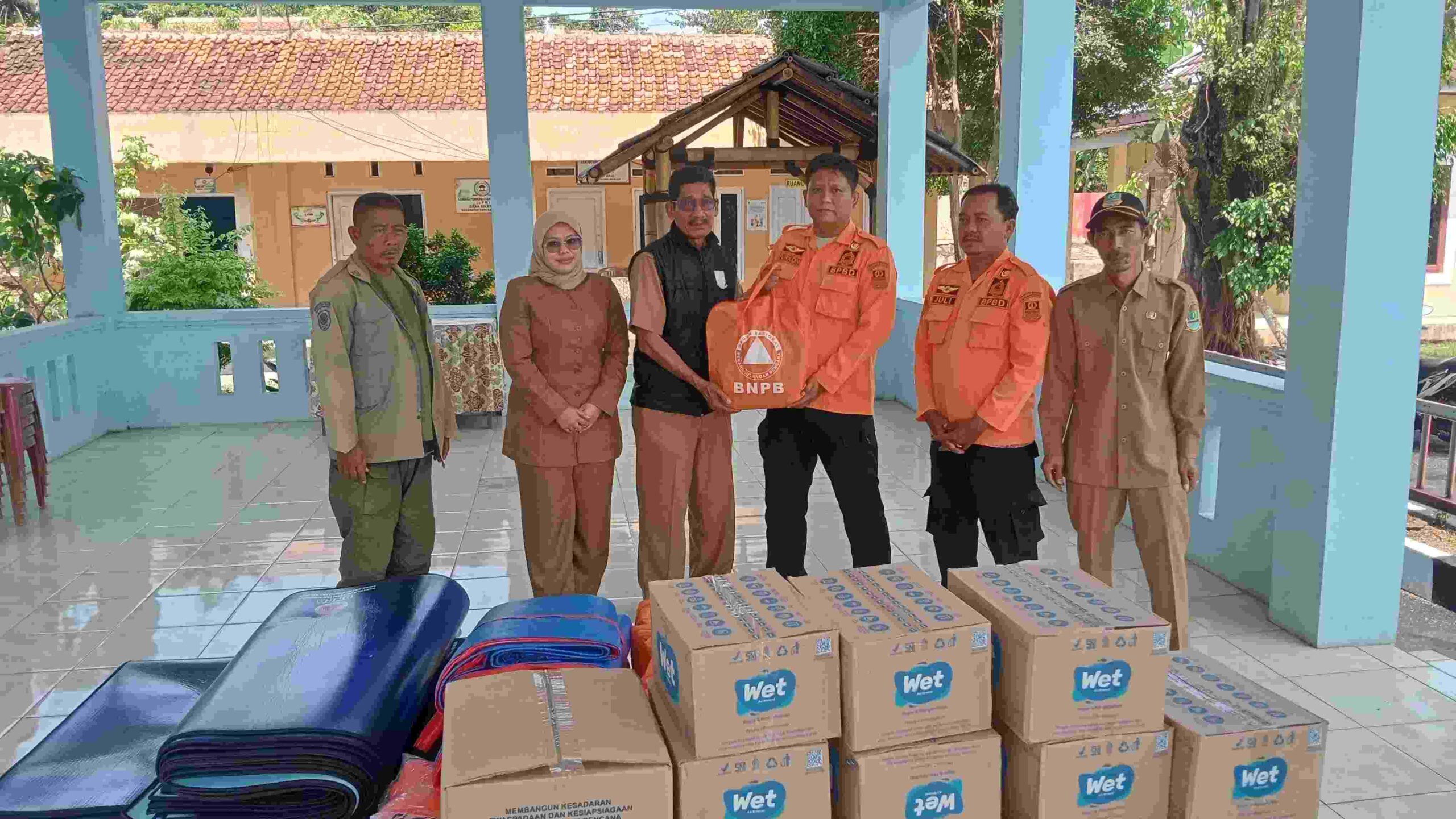 ngentot mutakhir BPBD salur Donasi ciptakan Korban Musibah hembusan pentil Beliung di Setu