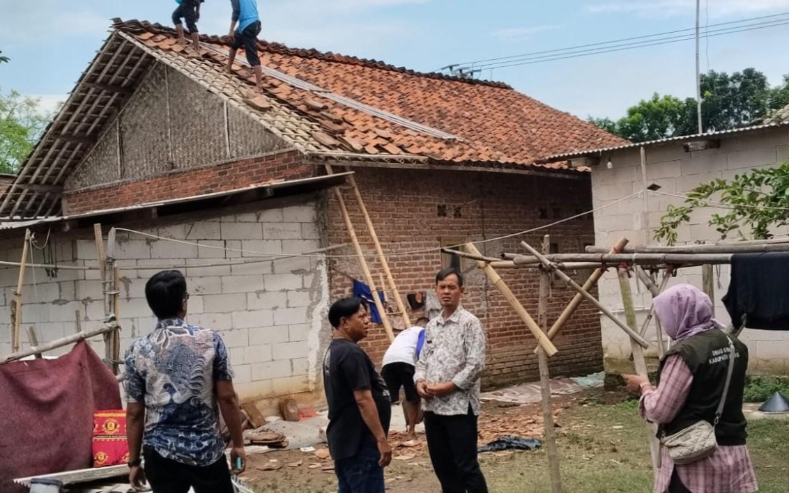 ngentot mutakhir BPBD Mobilitas Sigap Salurkan Donasi Penduduk Terdampak pentil Beliung di Pebayuran