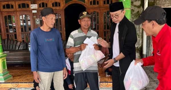 ngentot mutakhir Kanang Tinjau Langsung Letak dan Salurkan Donasi distribusi Korban pentil Beliung di Ngawi
