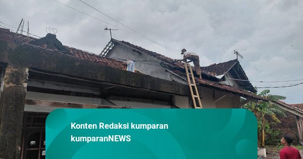 ngentot anyar hembusan pentil Beliung Hajar Kabupaten Kudus, Puluhan Asbes Griya Berterbangan