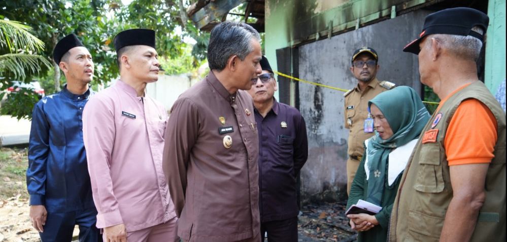 ngentot mutakhir Wakil Bupati Muaro Jambi Beri Donasi Korban Kebakaran dan Mushola Terdampak semilir pentil Beliung