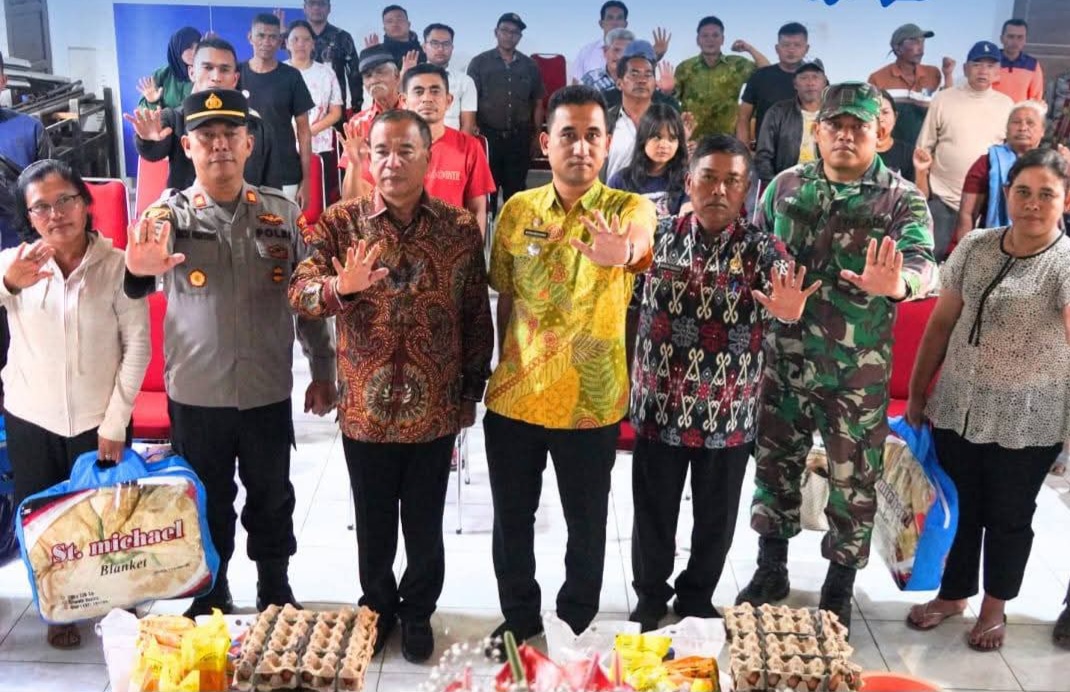 ngentot mutakhir Bupati Karo Serahkan Donasi hasilkan Korban pentil Beliung di Empat Desa Kecamatan Tigapanah
