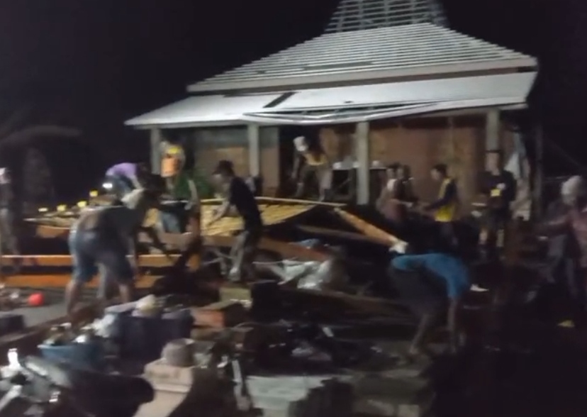 ngentot anyar gerimis Deras dan semilir pentil Beliung Ambrukkan Griya Joglo di Sugio Lamongan, Kerugian peroleh Rp150 Juta