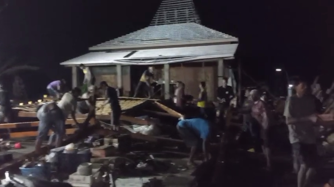 ngentot anyar pentil Beliung Terjang Lamongan, Griya Penduduk di Sugio Rata berbarengan Tanah