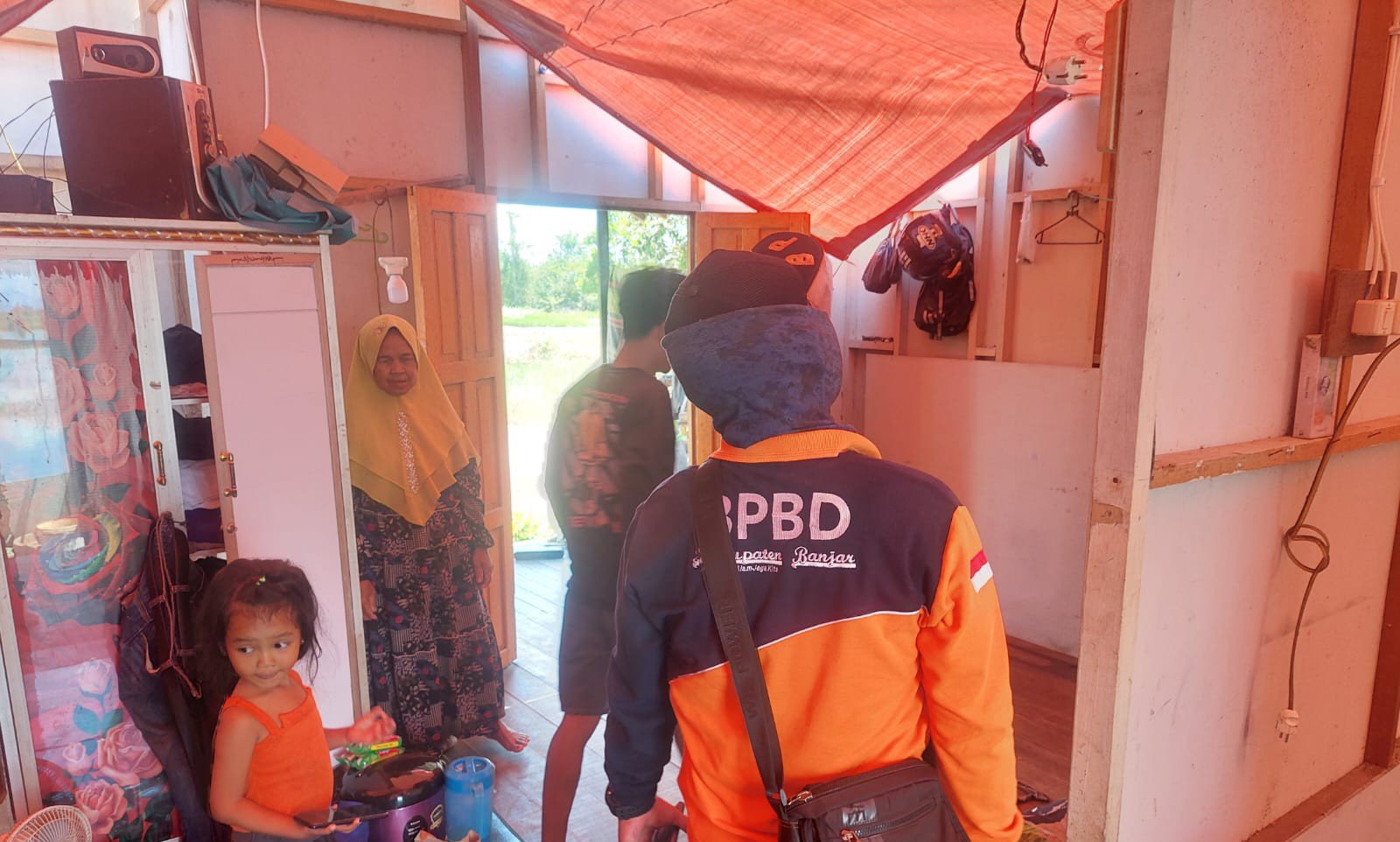 ngentot mutakhir BPBD Banjar Pembuktian Kerusakan Griya dikarenakan pentil Beliung, Puluhan Penduduk Terdampak • Redaksi 8