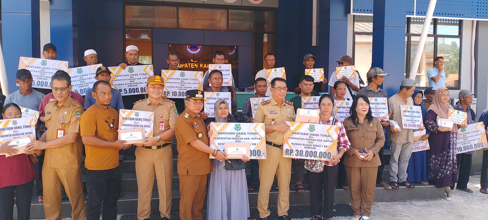 ngentot mutakhir BPBD Kapuas Salurkan Donasi Korban Kebakaran dan pentil Beliung
