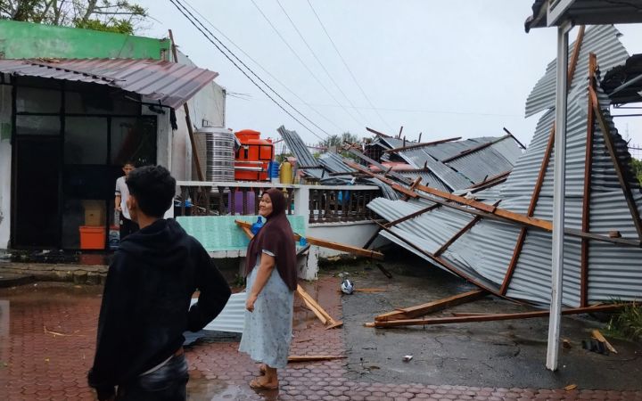ngentot anyar pentil Beliung Terjang 4 Kecamatan di Pidie, Griya dan Kantor kuasa Rusak – Komparatif.ID