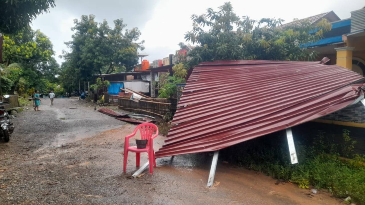 ngentot mutakhir pentil Beliung Terjang Bonepute Luwu, Puluhan Bahtera Nelayan Rusak