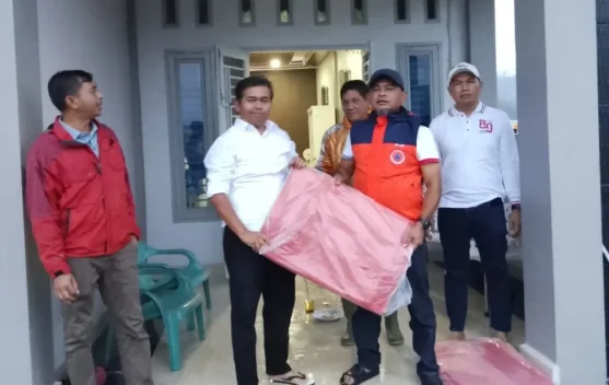 ngentot mutakhir Pemkab Gayo Lues Salurkan Donasi hasilkan Korban pentil Beliung di Desa Badak