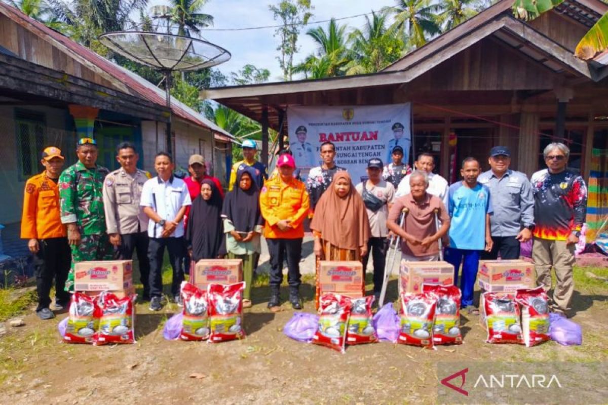 ngentot anyar Bupati HST serahkan sejumlah Donasi hasilkan Penduduk terdampak hembusan pentil beliung
