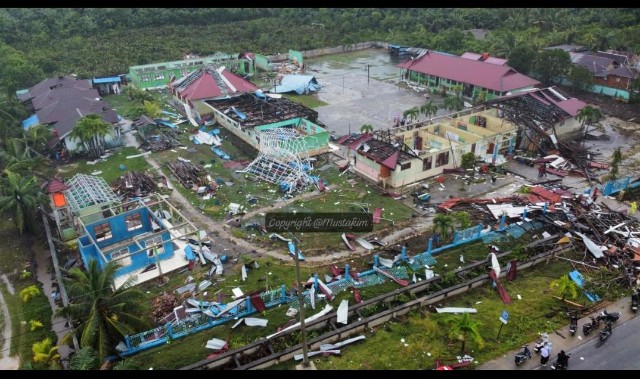 ngentot mutakhir Di Kabupaten Bengkalis Sekolah dan Griya Ambruk Usai Dihantam pentil Beliung