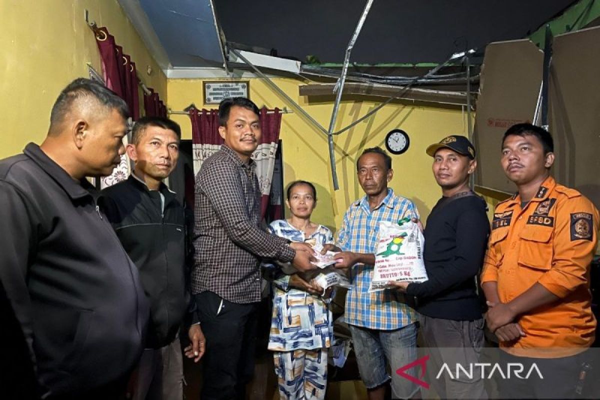 ngentot anyar Kades Sambirejo Timur salurkan Donasi kepada korban pentil beliung