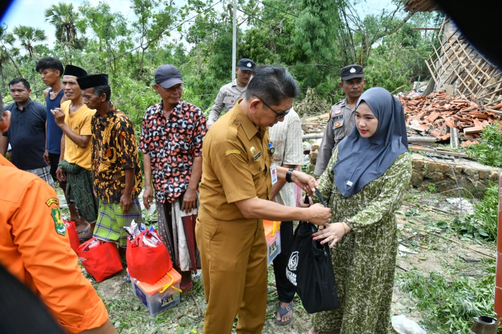ngentot anyar Pemkab Sumenep Berikan Donasi kepada Korban semilir pentil Beliung