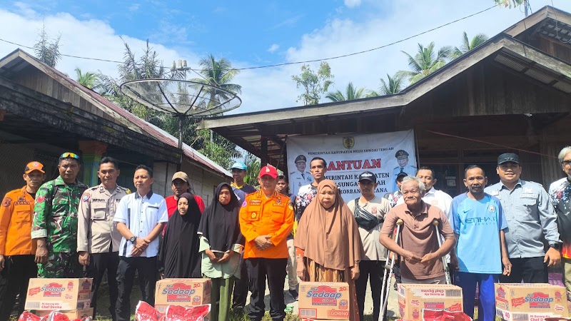 ngentot mutakhir pentil Beliung Amuk Tiga Desa, Pemkab HST Salurkan Donasi Tanggap Darurat