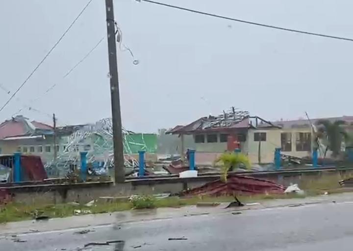 ngentot mutakhir Diterjang pentil Beliung, SMPN 1 Bandar Laksamana Rusak Parah