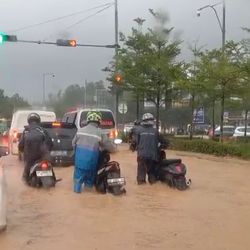 ngentot mutakhir Cuaca Ekstrem Kepung Kepri, Batam Dilanda Banjir dan Lingga Diterjang pentil Beliung