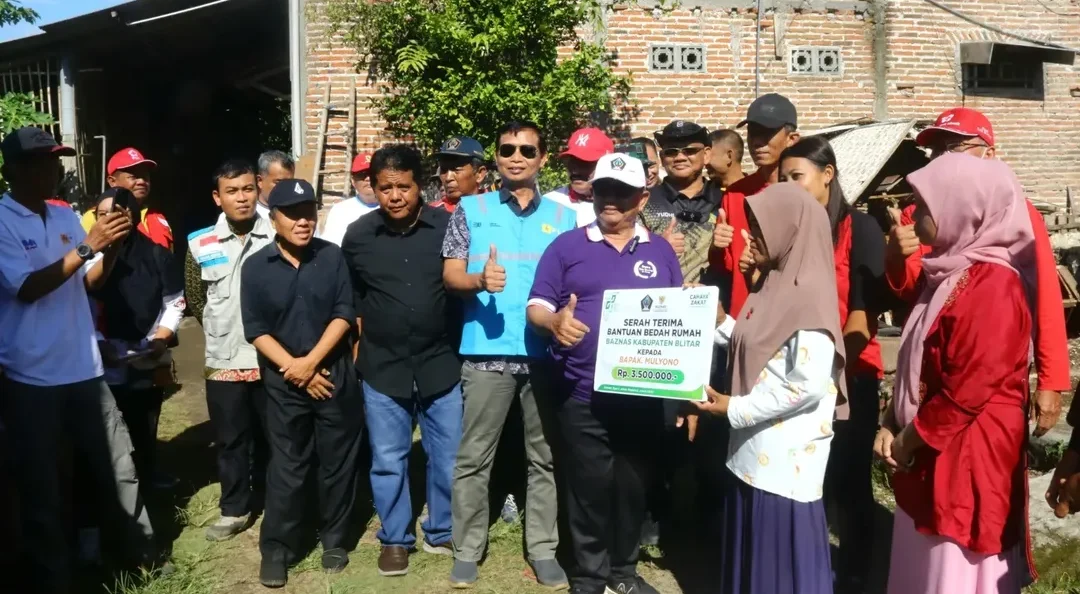 ngentot mutakhir Bupati Blitar Serahkan Donasi dan Mulai Bedah Griya Korban pentil Beliung di Ponggok – Bagian Protokol dan Komunikasi Ketua