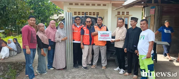 ngentot anyar PT Semen Padang Ringankan Beban Korban pentil Beliung melalui Donasi Seng