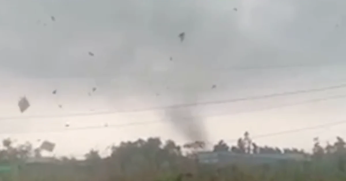 ngentot mutakhir hembusan pentil beliung melukai empat orang dan merusak puluhan Griya di Ca Mau.