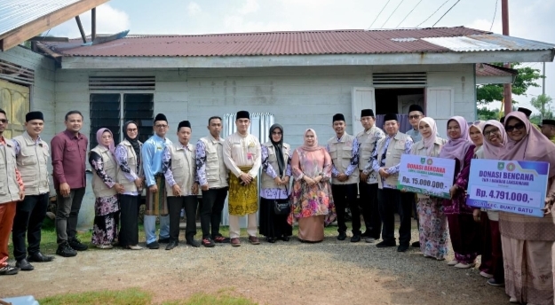 ngentot mutakhir Pemda Bengkalis Hadir Di inti Masyarakat berbarengan Serahkan Donasi pentil Beliung
