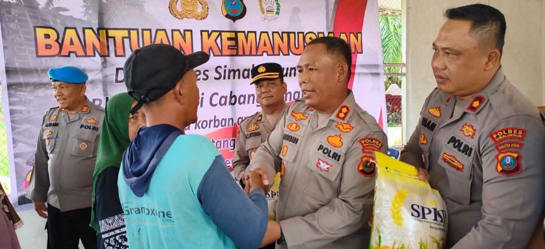 ngentot anyar Kapolres Simalungun Salurkan Donasi Kemanusiaan, Ringankan Beban Korban semilir pentil Beliung di Talun Rejo