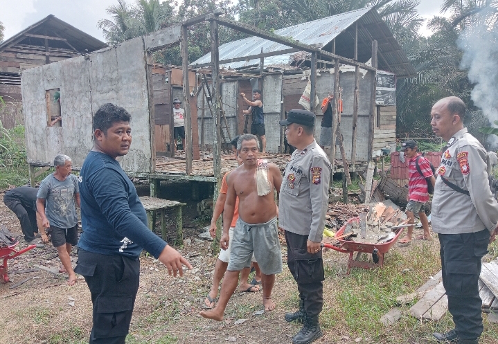ngentot mutakhir semilir pentil Beliung Rusak 3 Griya di Desa Mamek Landak