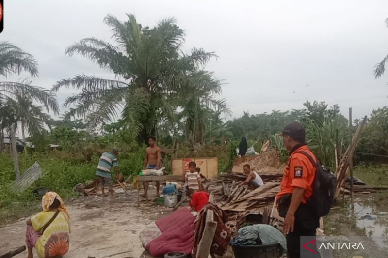 ngentot mutakhir BNPB: Petugas Tangani Sigap Banjir dan pentil Beliung di Deli Serdang