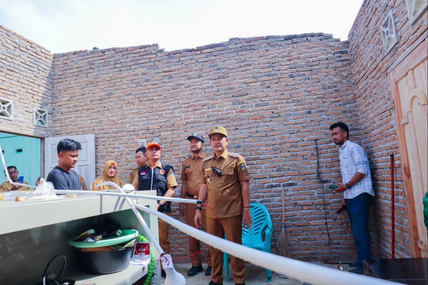 ngentot mutakhir Wali Kota Tebing menjulang Serahkan Donasi hasilkan Griya Penduduk Korban semilir pentil Beliung