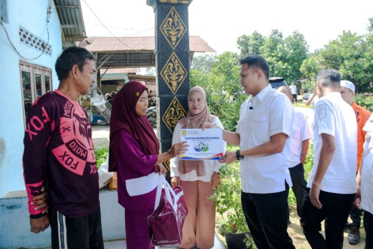 ngentot mutakhir Wabup Sergai Adlin Tambunan tinjau dan salurkan Donasi distribusi korban semilir pentil beliung di desa Blok 10