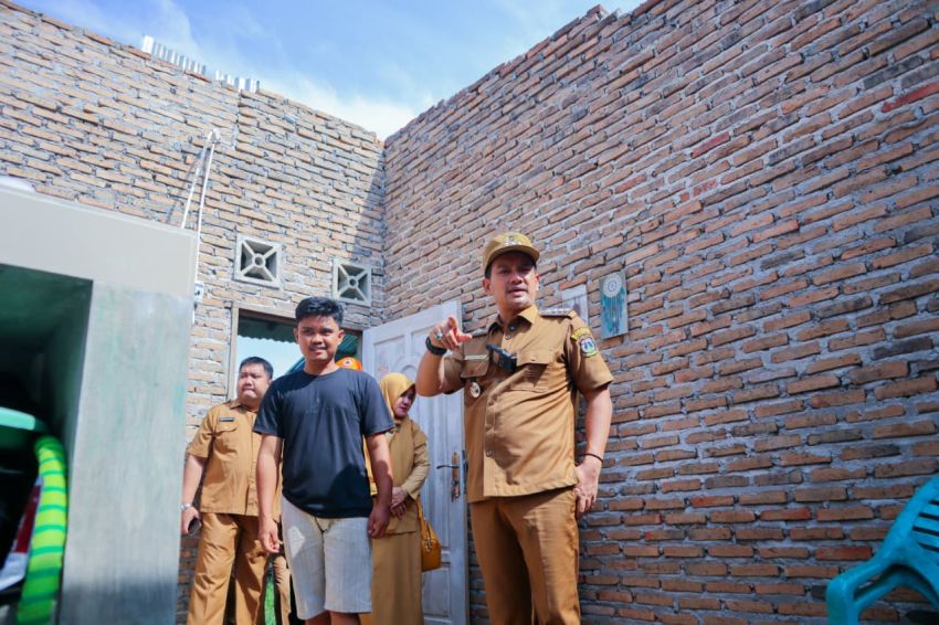 ngentot mutakhir Tinjau Griya Penduduk Terdampak pentil Beliung, Wali Kota Tebingtinggi Pastikan Korban mendapatkan Donasi