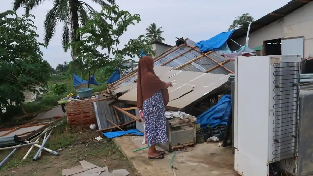 ngentot anyar semilir pentil Beliung Robohkan Griya Penduduk di Aceh Tamiang