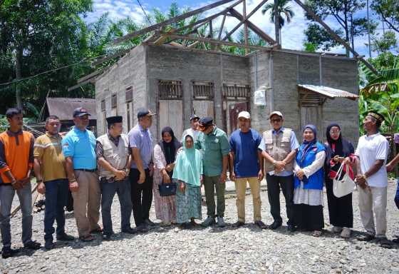 ngentot mutakhir Pemkab Nagan Raya Serahkan Donasi ketika Panik kepada Korban pentil Beliung di Panton Bayam
