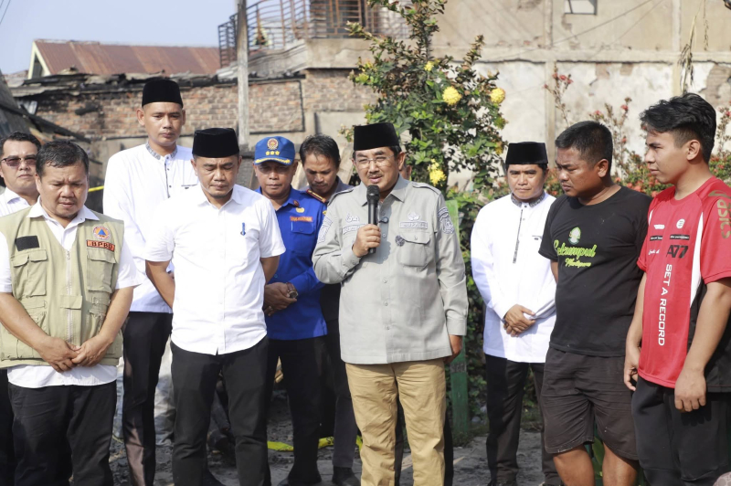 ngentot anyar Bupati Anwar Sadat Serahkan Donasi Korban Kebakaran dan pentil Beliung, Penduduk Diingatkan Waspada Kebakaran 