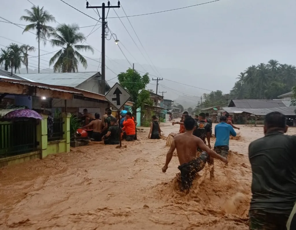 ngentot anyar Lima Kabupaten di Sumut Dilanda Banjir Bandang dan pentil Beliung