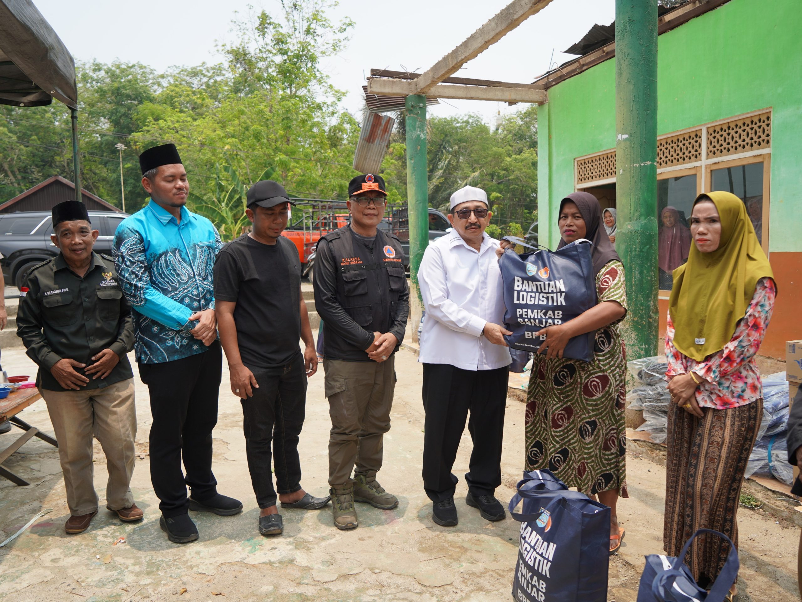 ngentot mutakhir Wabup Banjar Serahkan Donasi hasilkan Penduduk Terdampak pentil Beliung di Pingaran Ilir – wewenang Kabupaten Banjar