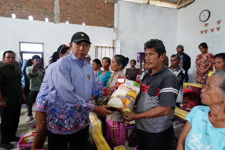 ngentot mutakhir Bupati Taput Berikan Donasi Kepada Penduduk Terdampak pentil Beliung, di Siborongborong, 47 Griya Rusak