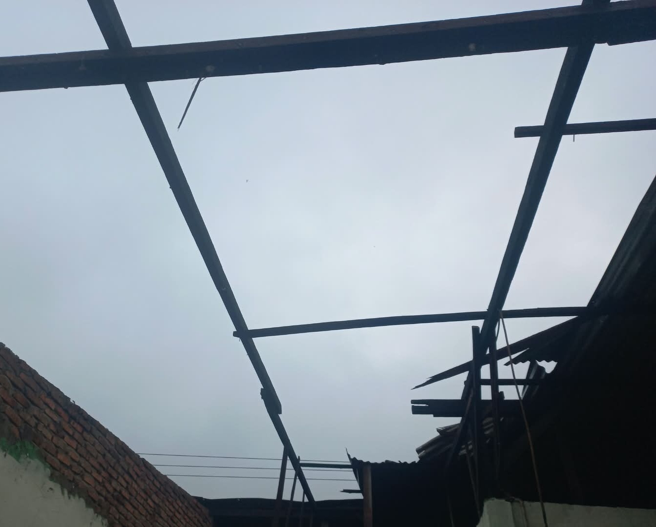 ngentot mutakhir pentil Beliung Porak-porandakan Griya Penduduk di Aceh Tenggara