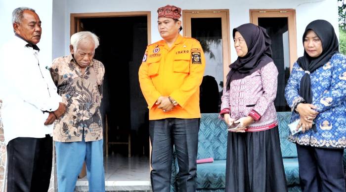 ngentot mutakhir Pemkab Simalungun Salurkan Donasi sebar Korban semilir pentil Beliung di Nagori Karang Rejo