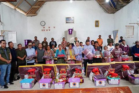 ngentot mutakhir Bupati Taput Sapa Penduduk Terdampak pentil Beliung, Pastikan Donasi Disalurkan