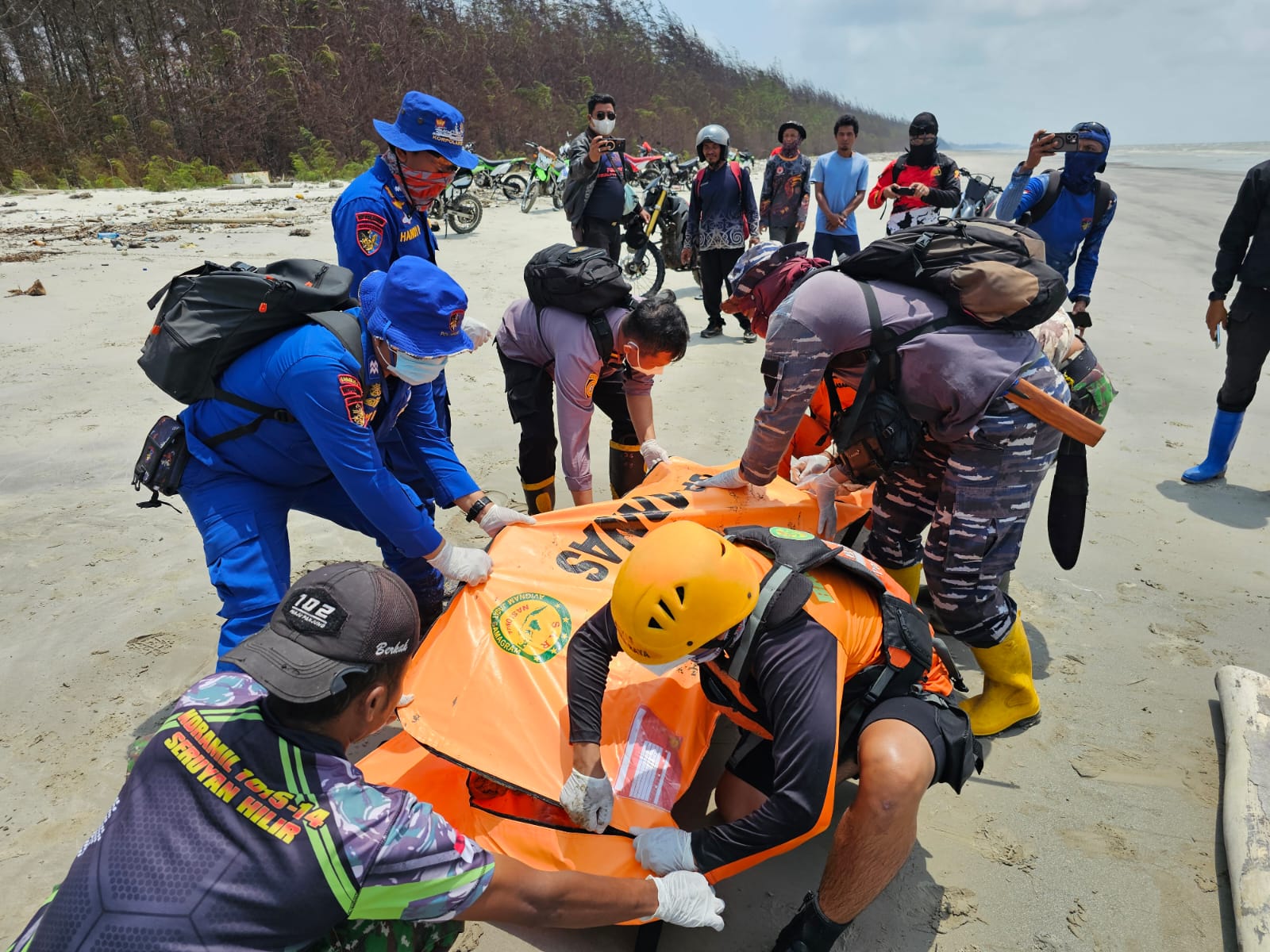 ngentot mutakhir Dua Jenazah terdeteksi di Pesisir Tanjung pentil, diperkirakan Korban KM Virgo Transport 8 – Intim News