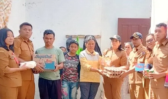 ngentot mutakhir Pemkab Humbahas Salurkan Bansos distribusi Korban pentil Beliung di Sirisirisi