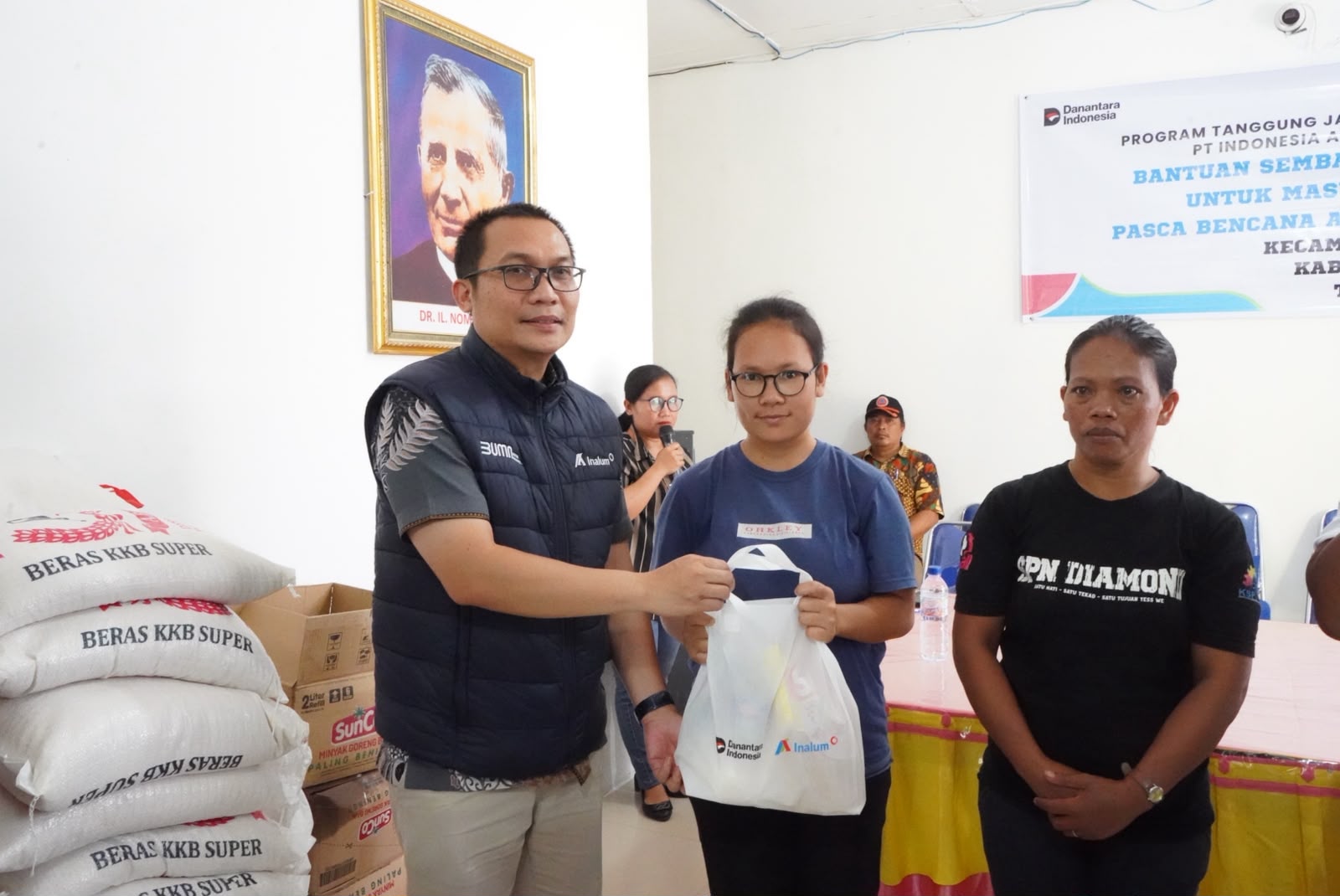 ngentot anyar INALUM Serahkan Donasi distribusi Masyarakat Terdampak Musibah hembusan pentil Beliung Di Kabupaten Toba – Mimbar Biasa digital
