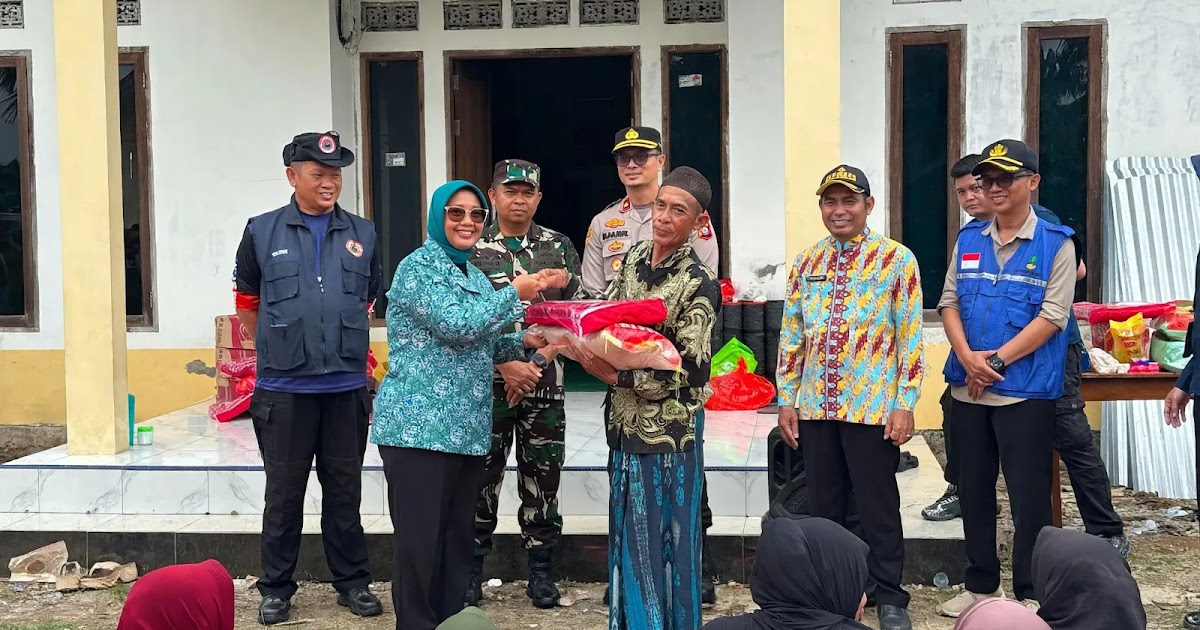 ngentot anyar Pemkab Mempawah Salurkan Donasi ciptakan 33 KK Terdampak pentil Beliung