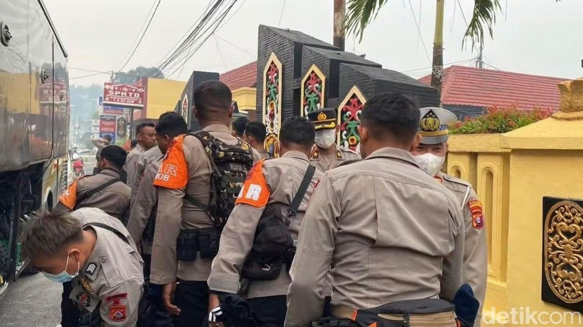ngentot anyar Brimob NTB Kerahkan 40 Personel Padamkan Karhutla Tanjung pentil