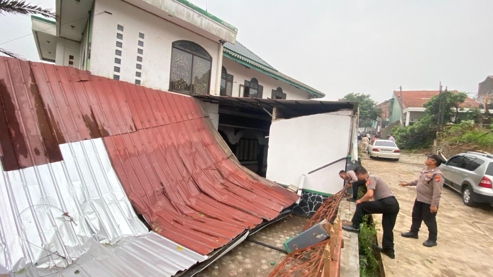 ngentot mutakhir pentil Beliung Padalarang Rusak 520 Griya Penduduk