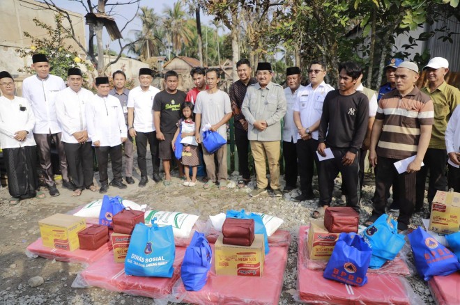ngentot mutakhir Bupati Serahkan Donasi Musibah semilir pentil Beliung dan Musibah Kebakaran