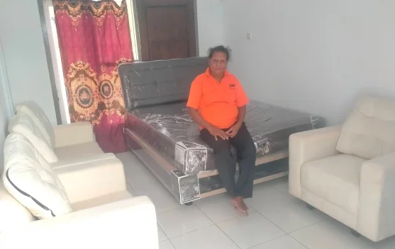 ngentot anyar Bupati Hanubun Isi Griya Hampa Korban pentil Beliung berbarengan Donasi Perabotan